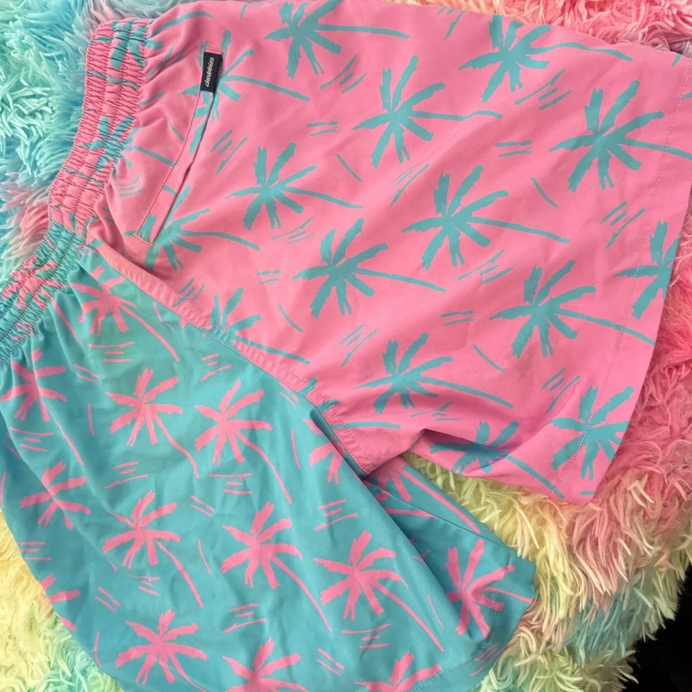 Chubbies Swim Trunks Mens Medium Pink Blue Palm Tree 7in Inseam Mesh Liner